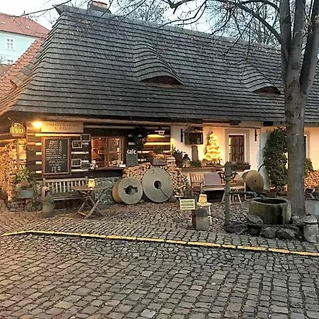 Romantik U Raka Hotel