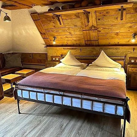 Romantik U Raka 4* Prague